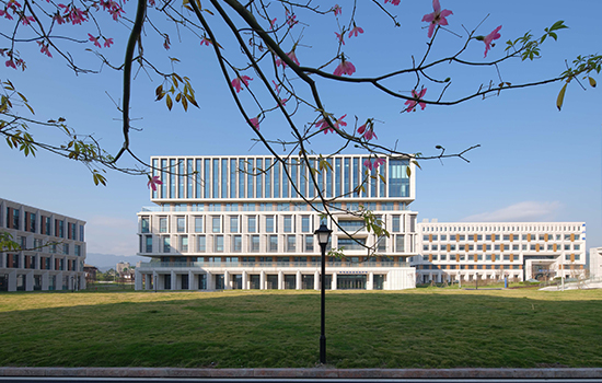 福耀科技大學